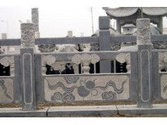 典雅庭院，藝術雕琢 異形欄板與裝飾擺件的空間美學